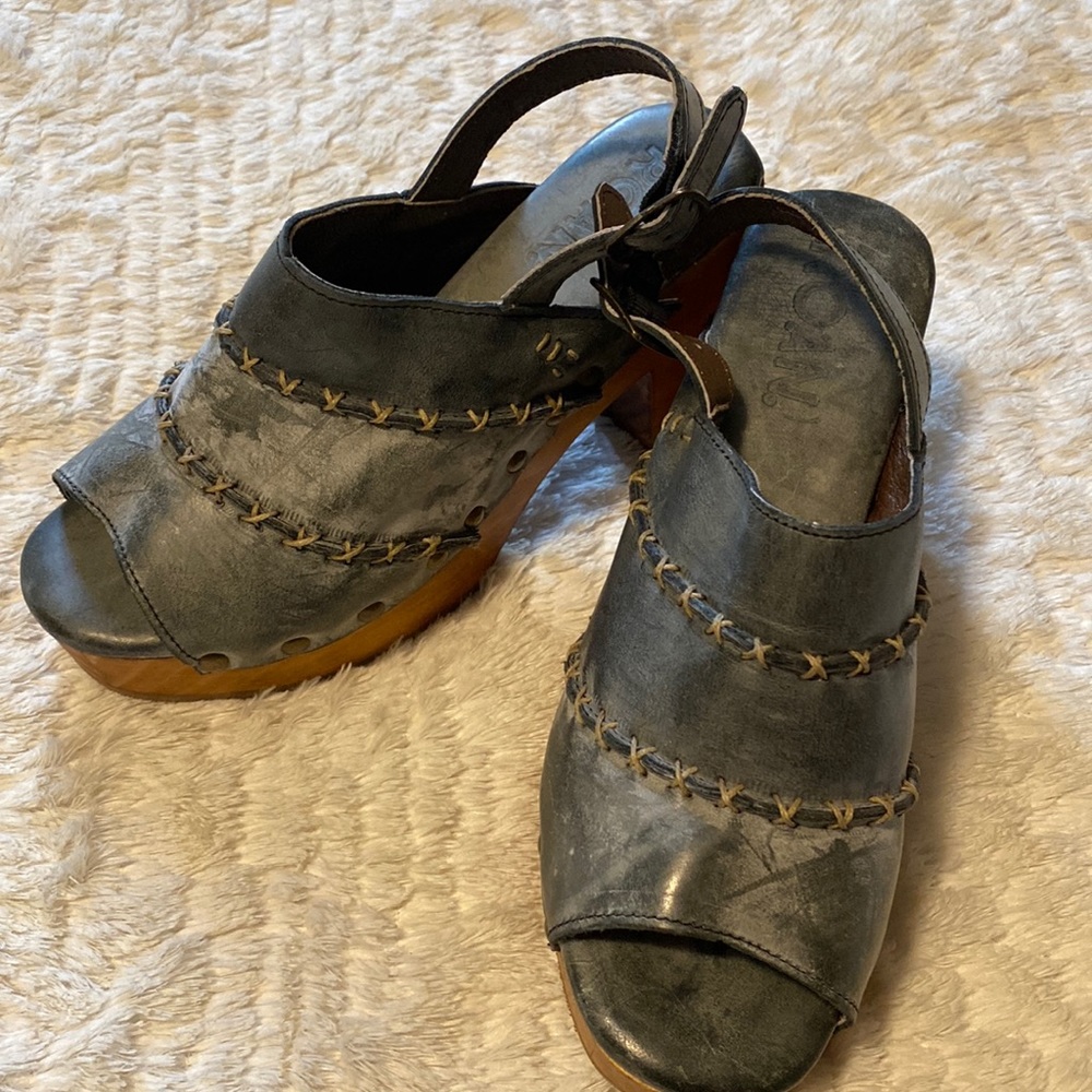 Gorgeous roan sandals